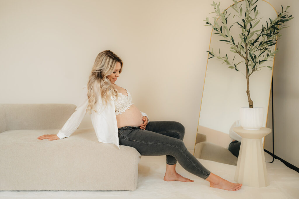 Babybauch-Fotografie-Kreis Aachen - Krais Heinsberg - Babybauch-Shooting, LOFT - Übach-Palenberg, Danielle Henry Photography